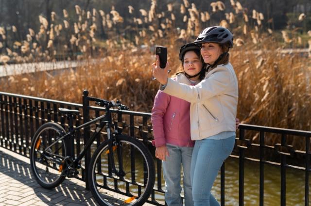 Why Electric Bikes Are The Perfect Choice For Busy Moms cover picture
