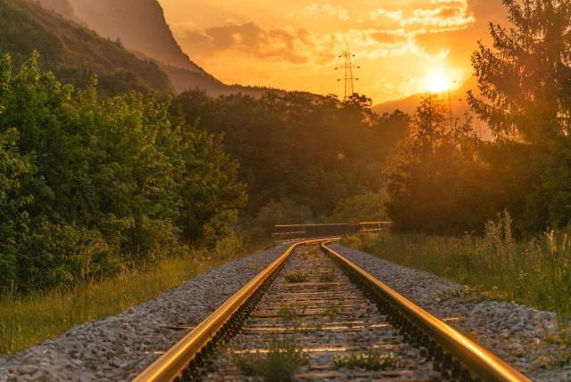 How Railroad Workers in Metairie Can Pursue Compensation for Brain Injuries cover picture