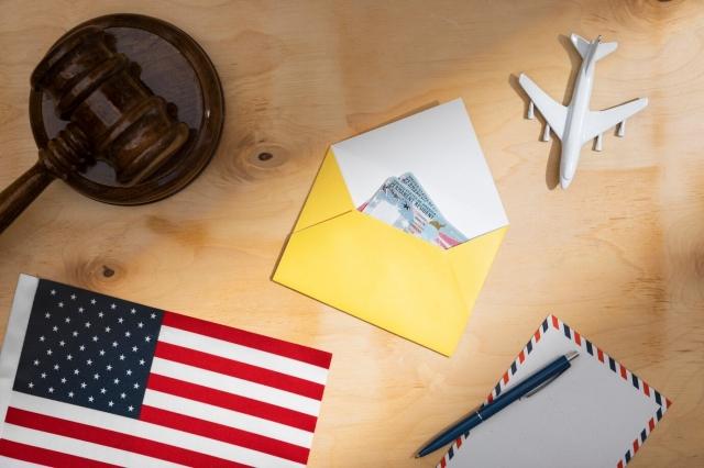 How to File a Lawsuit Against an Airline for Negligence cover picture