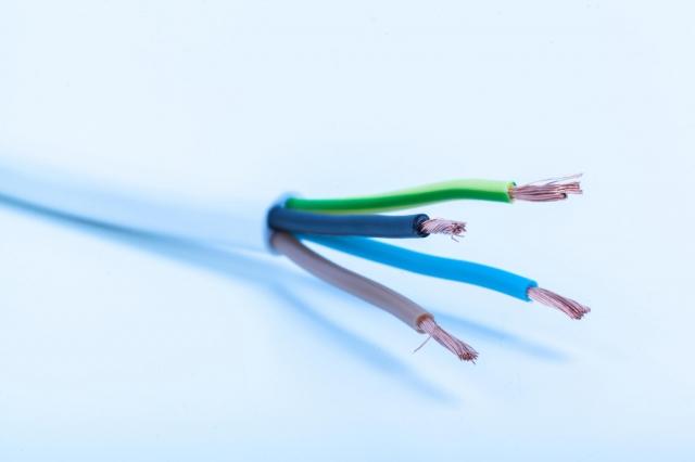 What Size Twin and Earth Cable Is Right for Sockets? cover picture