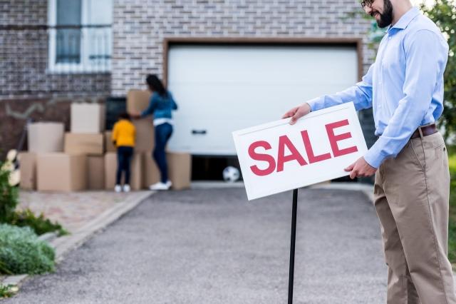7 Ways a Junk Removal Service Supports During Estate Cleanouts cover picture