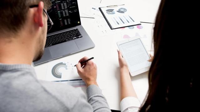 Bonuses from Brokers: Are They Worth Paying Attention To cover picture