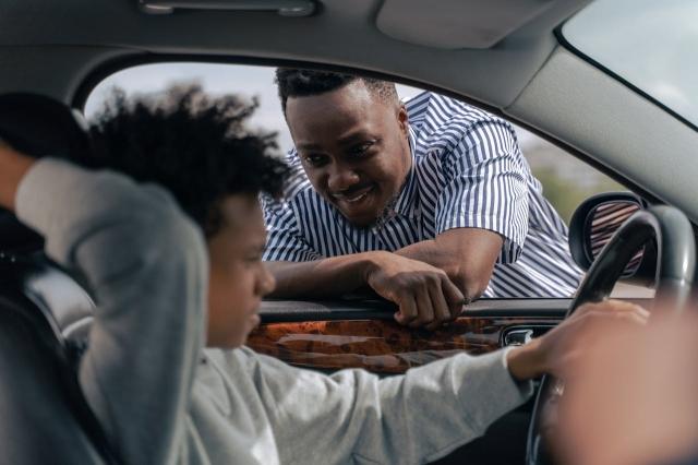4 Tips to Help Your Nervous Teenager Find the Confidence to Drive cover picture