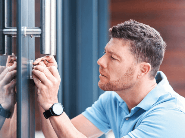 How to Choose a Trustworthy Locksmith in Toronto: 7 Red Flags to Avoid cover picture