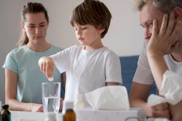 Easy Tips for Reducing Family Medication Expenses cover picture