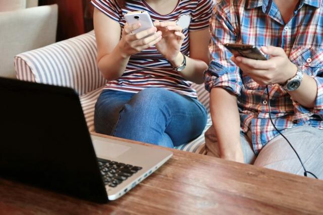 What to Choose for Online Friendship: Livebeam or Meetup? cover picture