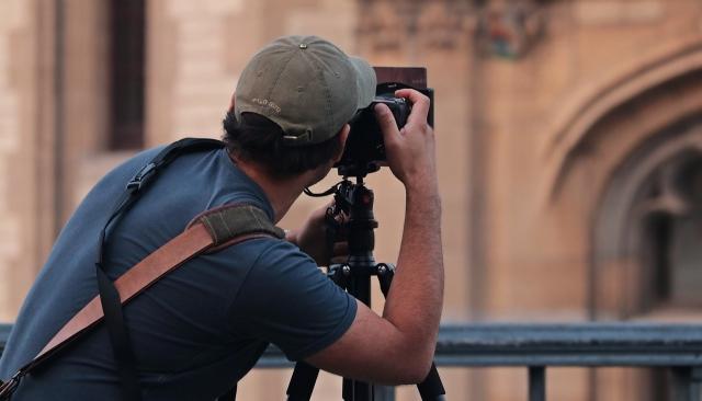 Every Photographer Should Know These 8 Photography Blogging Tips cover picture