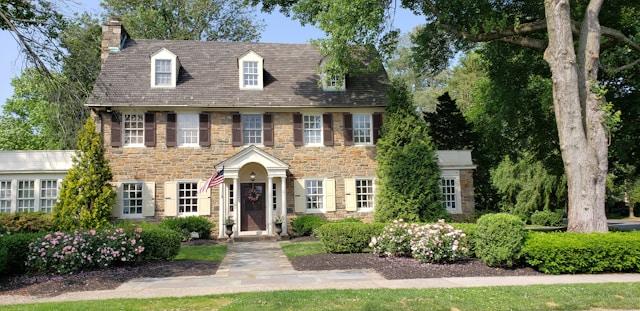 Choose Fast Bloomington Sales When Selling Home For Cash cover picture