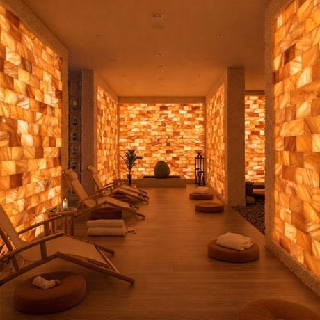 Balancing Nature: The Power of Himalayan Salt Blocks Combined with Modern Wellness Therapies cover picture