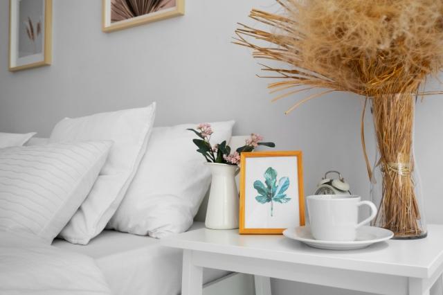7 Stylish Bedroom Decor Ideas on a Budget cover picture