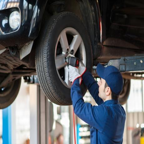 Maximizing Efficiency: 10 Reasons To Invest In Auto Repair Shop Software cover picture