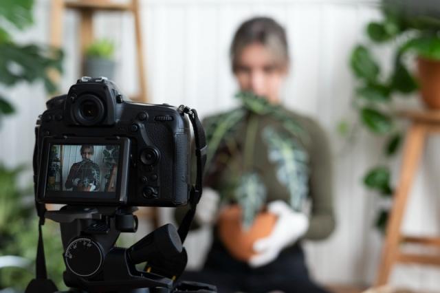 The Ultimate Guide to Choosing the Best 4K Cameras in 2025 for Content Creators cover picture