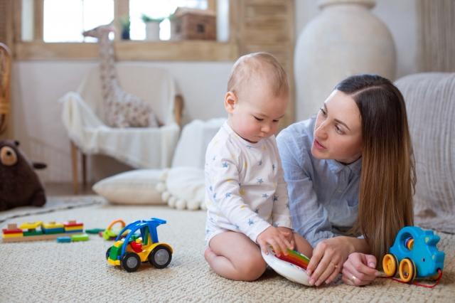 11 Signs You've Found One of the Top Babysitting Agencies cover picture