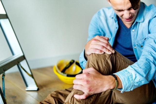 Top 4 Factors That Delay Your Personal Injury Settlement Check cover picture