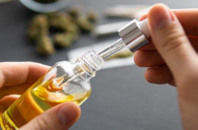 The Pros And Cons Of Buying Delta 8 THC Products cover picture