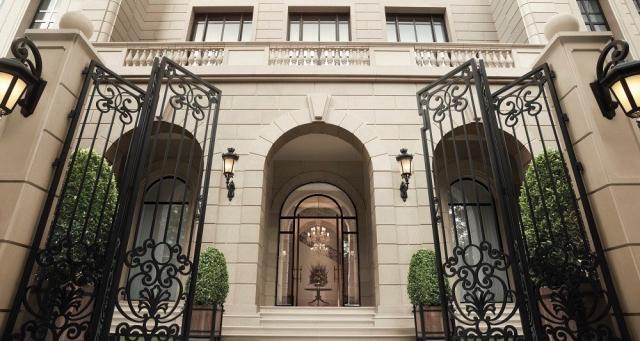 The Best of Both Worlds: Luxury Living in the Heart of Bangkok cover picture