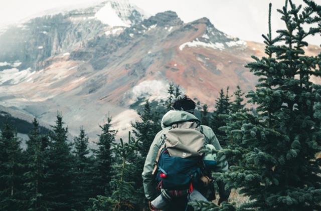 5 Things to Pack for Outdoor Trips cover picture