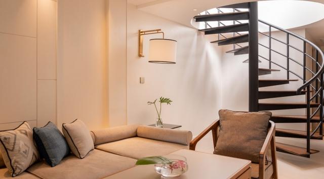 The Best and Most Luxurious Hotel in Karon cover picture