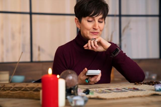 5 Essential Tips for Your First Tarot Card Reading cover picture