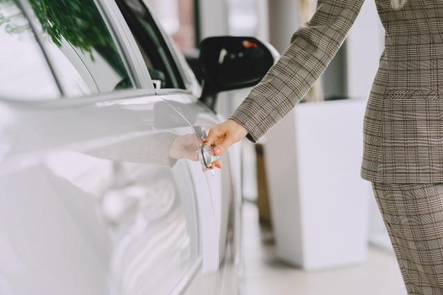 Top Reasons to Rent a Luxury Vehicle for That Special Event cover picture