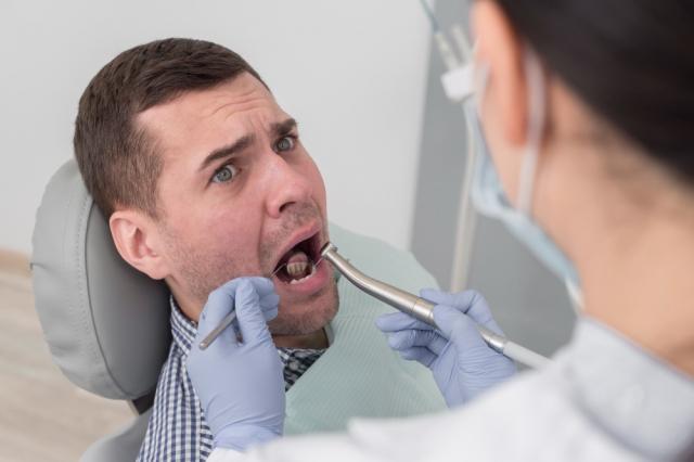 Cracked or Chipped Tooth? Here’s What a Dentist Can Do for You cover picture