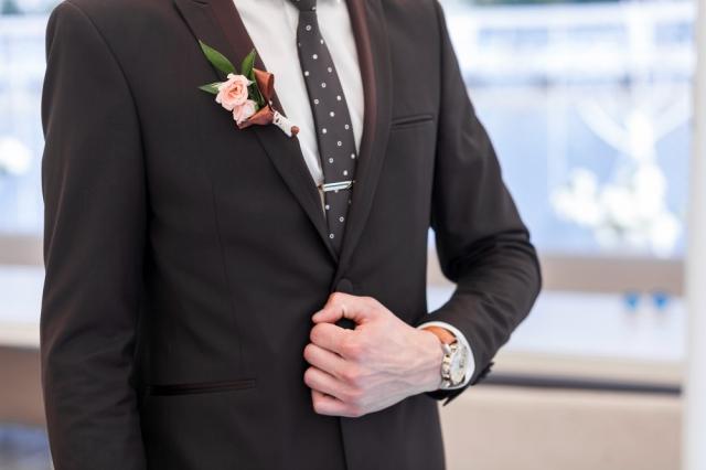 The Ultimate Guide to Wedding Suits: Style and Elegance by Van Heusen cover picture
