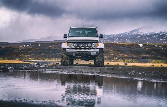 The Ultimate Guide to Custom Lifted Trucks cover picture