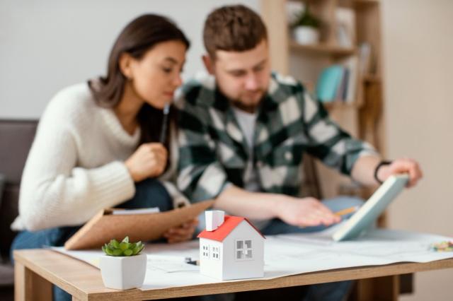 How to Invest Wisely for a Comfortable Long-Term Life cover picture