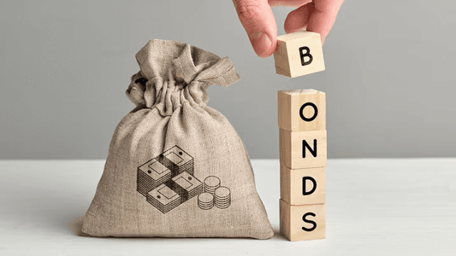 Treasury Bonds vs Corporate Bonds: Which Is Right for You? cover picture