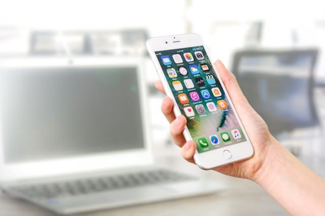 The Ultimate Guide to Building a Successful Mobile App cover picture