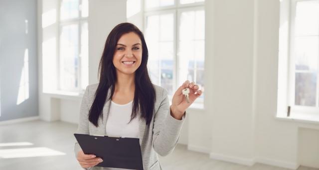Is Now A Good Time To Become A Real Estate Agent? cover picture