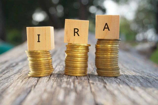 The Gold IRA Rollover: The Best Way to Protect Your Retirement Savings from Market Volatility cover picture