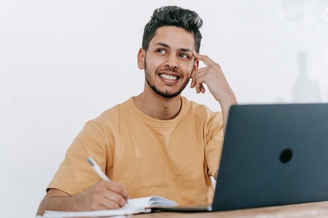 E-Learning Classes for Personal Growth: Considerations For Enrolling cover picture