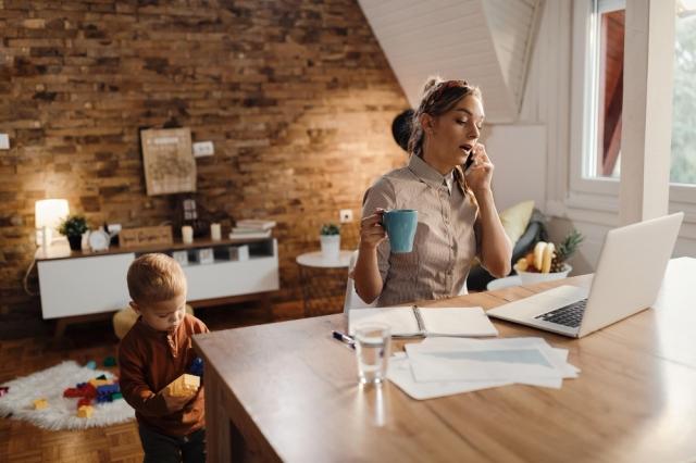 Pros and Cons of Businesses working Hybrid, In-office, and Remote cover picture