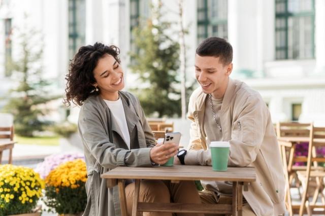 How to Date While Staying Emotionally Independent: Loving Without Losing Yourself cover picture