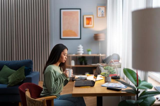 5 Mistakes to Avoid When Setting Up a Home Office cover picture