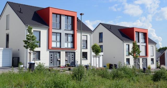 How to Find a Trusted Makler in Winterhude: Smart Tips for Buyers & Sellers cover picture