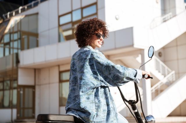 How Electric Bikes Are Quietly Changing Urban Commuting cover picture