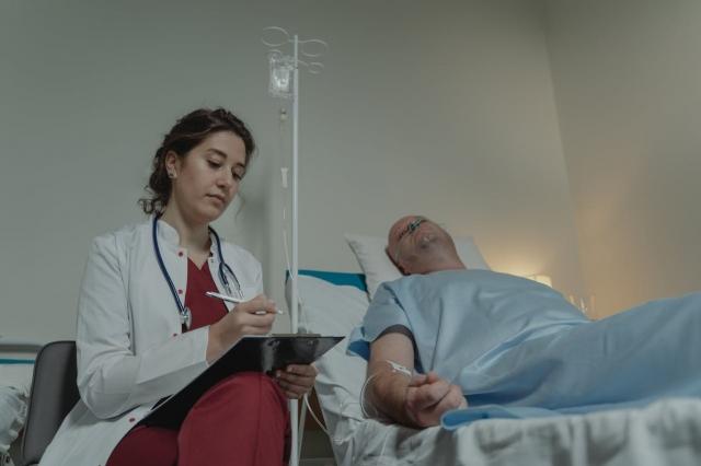 How to Find a Mesothelioma Treatment Center That Fits Your Needs and Lifestyle cover picture