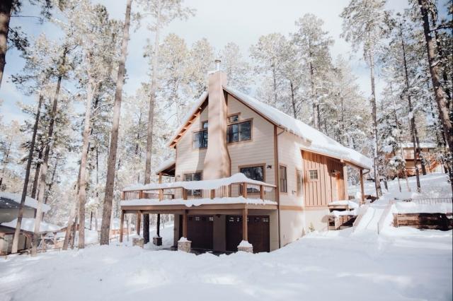 How to Keep Your New Home Safe from Snowstorms cover picture