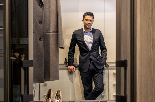 Claudio Faria: A Visionary's Journey to Success and Prosperity cover picture