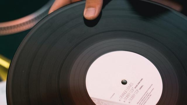Turntable Training: The Top Online DJ Courses to Level Up Your Skills	 cover picture
