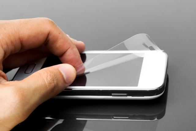 How To Remove a Case from Your Phone Without Causing Damage cover picture