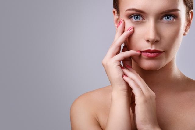 Feel Attractive Without Makeup by Using These Tips cover picture