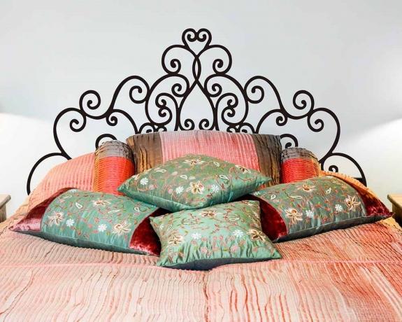 What is the Cost of Wall Stickers and how to Use it cover picture