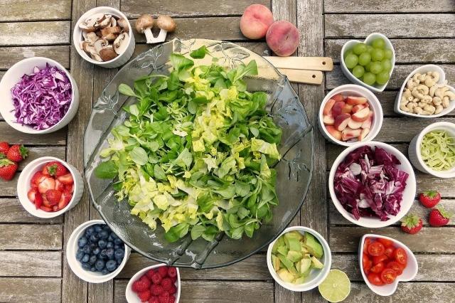 A balanced living diet; tips to apply for a balanced diet and healthy living cover picture