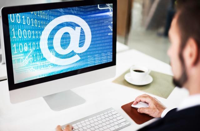 Navigating the World of Email Migration: Guide for 2024 cover picture