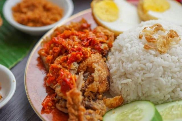 Tips and recipes on how to cook brown rice? cover picture