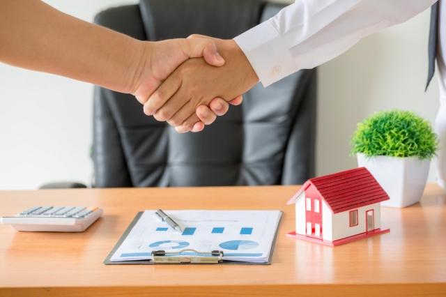 Home Insurance And Home Warranty Plans: What's The Difference? cover picture