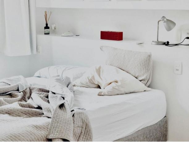 10 Ways to Declutter Your Room (And Your Mind) cover picture